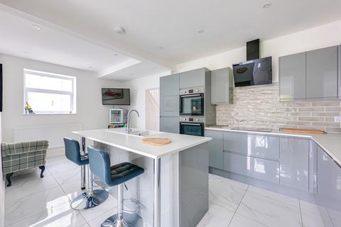 77 Thorpedene Gardens, Shoeburyness, Southend-on-sea, SS3 9JE