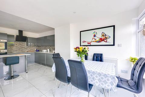 77 Thorpedene Gardens, Shoeburyness, Southend-on-sea, SS3 9JE
