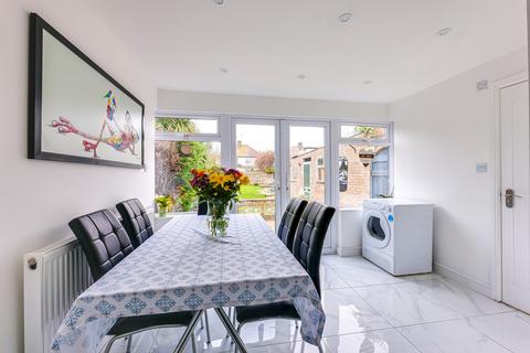 77 Thorpedene Gardens, Shoeburyness, Southend-on-sea, SS3 9JE