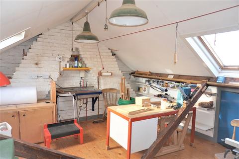 31 Mackenzie Road, Beckenham, BR3 4RT