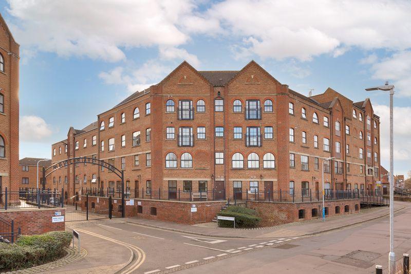 Whitefriars Wharf, Tonbridge, TN9 1QR 2 bed apartment £324,500
