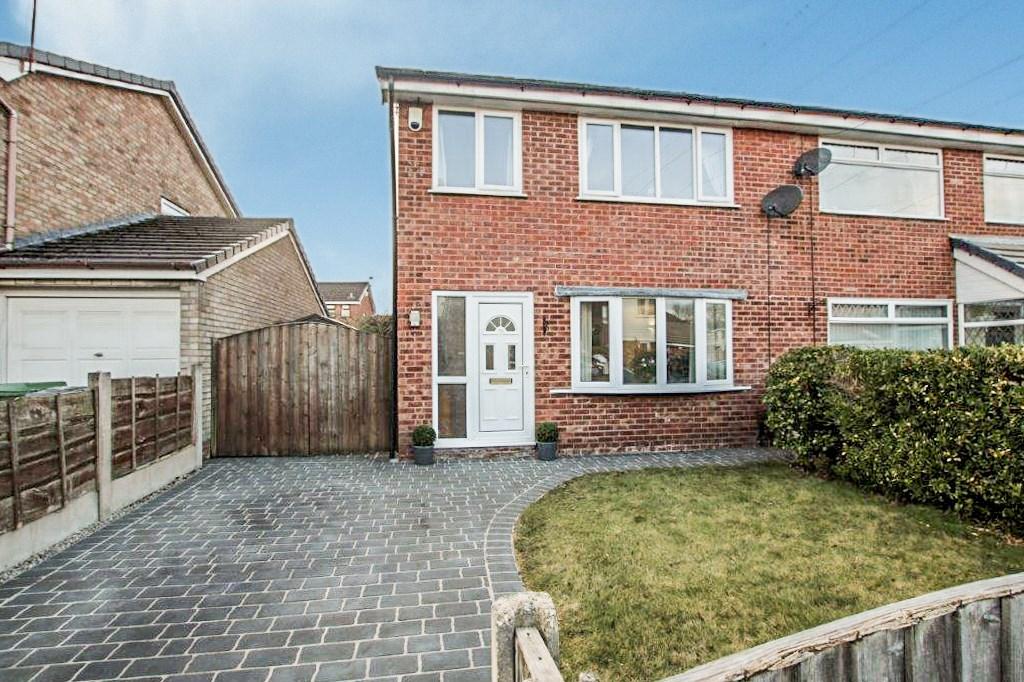 Berkshire Drive, Woolston, Warrington, WA1 3 bed semidetached house £265,000