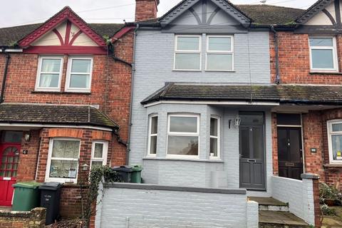 3 bedroom terraced house to rent, Milton Road, Cowes