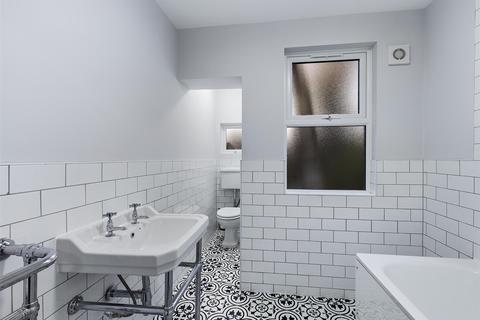 35 Carr Road, Walthamstow, London, E17 5ER