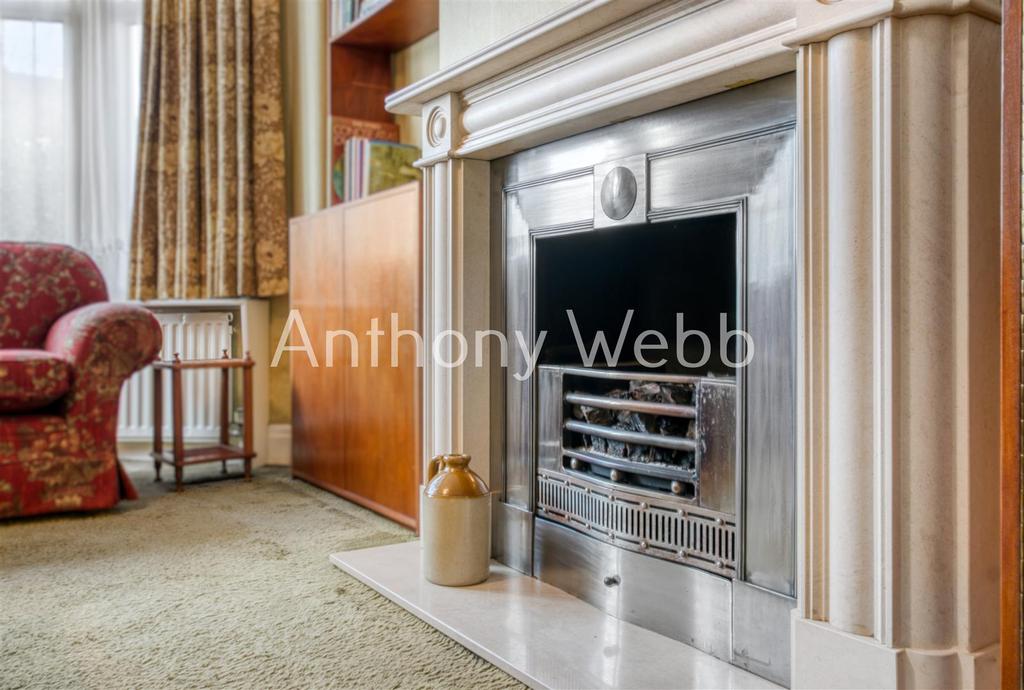 Woodland Way, Winchmore Hill N21 4 bed semidetached house £895,000