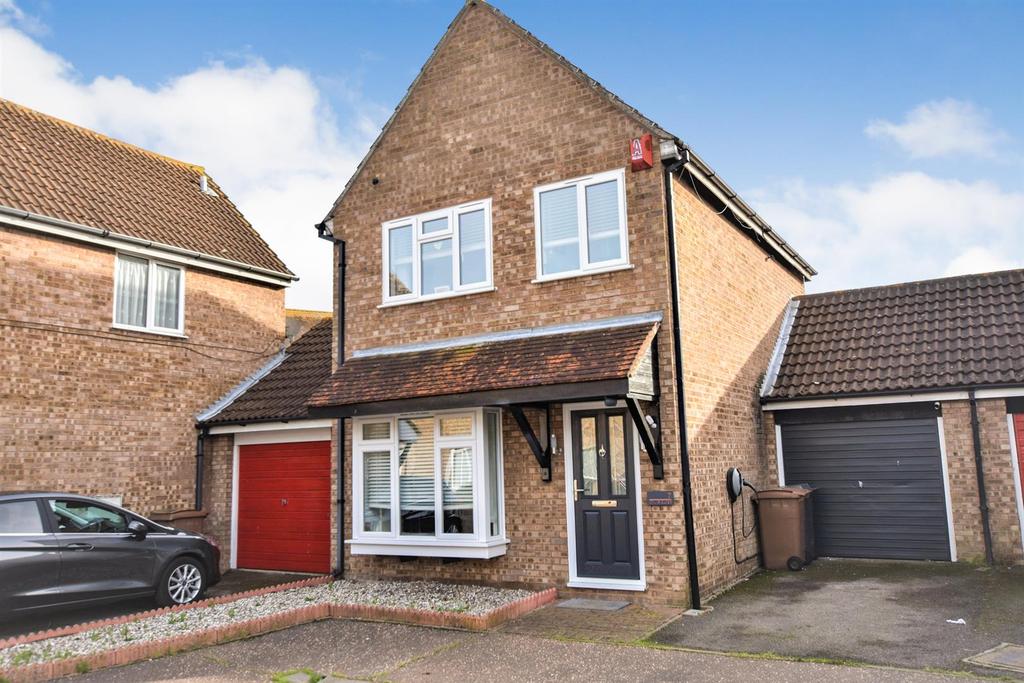 Colne Close, South Woodham Ferrers 3 bed link detached house £385,000