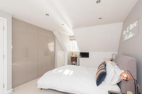 30 Winter Close, Epsom, KT17 1AH