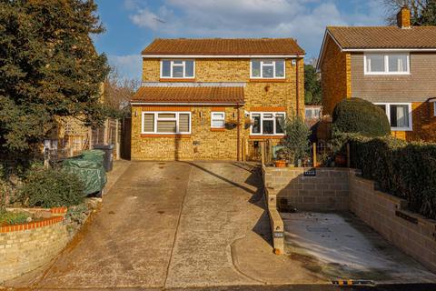 111b Rosebery Road, Epsom, KT18 6AB