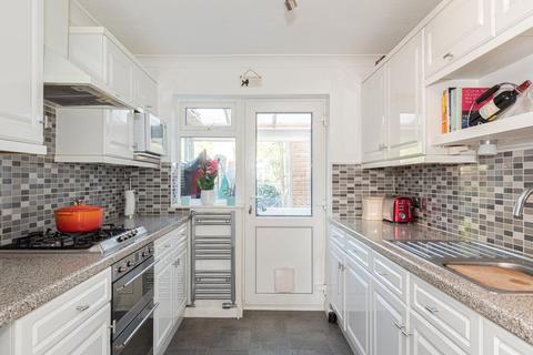 111b Rosebery Road, Epsom, KT18 6AB