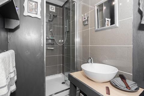 111b Rosebery Road, Epsom, KT18 6AB