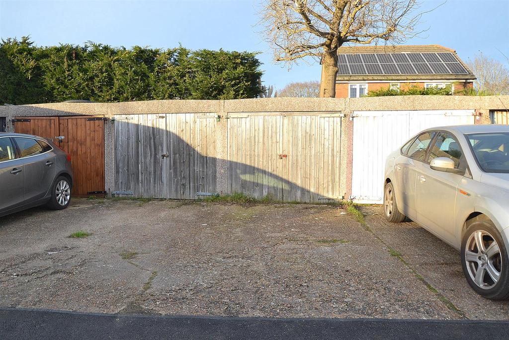 Swan Road, Hailsham 3 bed house £205,000