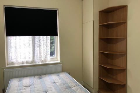 House share to rent, Single Person, Double Room in Goodmayes IG3