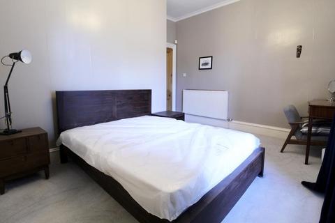 2 bedroom flat to rent, Ashley Road, Aberdeen, AB10