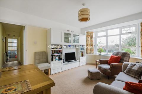 60 Chamberlain Crescent, West Wickham, BR4 0LL