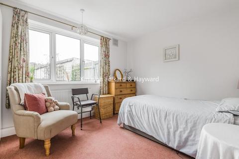 60 Chamberlain Crescent, West Wickham, BR4 0LL