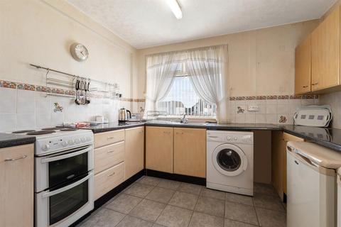 7 Blackhall Square, Kelty, KY4 0EP