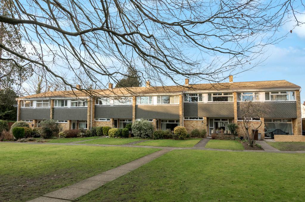 Shipley Court, Liphook 3 bed terraced house £400,000