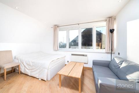 Studio to rent, Frognal, Hampstead, London, NW3