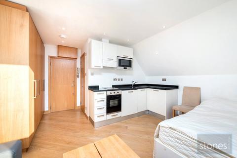 Studio to rent, Frognal, Hampstead, London, NW3