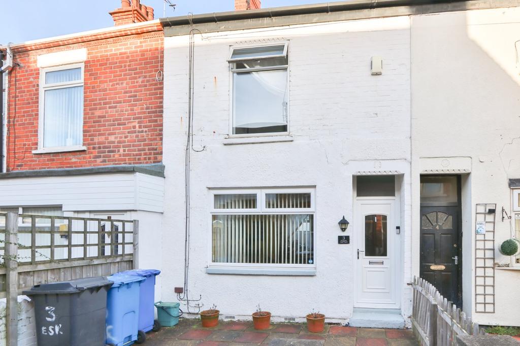 Esk Crescent, Worthing Street, Hull... 2 bed terraced house £80,000