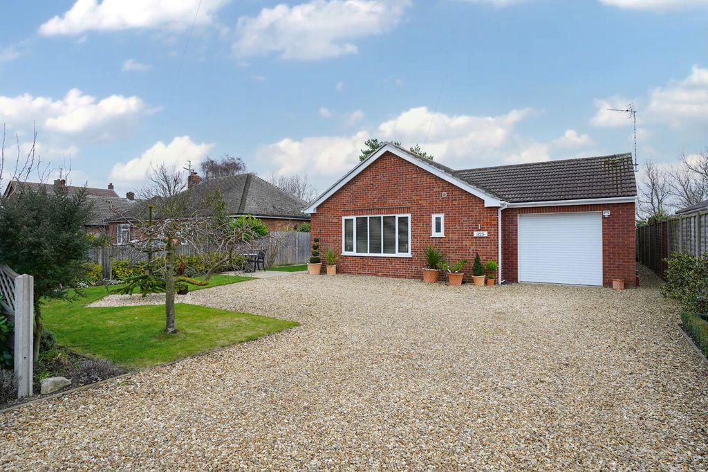 Broadgate, Weston Hills, Spalding PE12 6DB 3 bed detached bungalow £