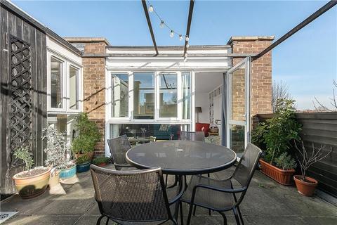 21 Andrews Walk, London, SE17 3JQ