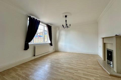 3 bedroom terraced house to rent, Woodbridge Lane, Romford