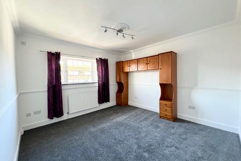 3 bedroom terraced house to rent, Woodbridge Lane, Romford