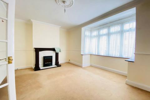 3 bedroom terraced house to rent - Palm Road, Romford, Essex, RM7