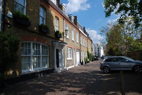 3 bedroom detached house to rent, Lennox Gardens Mews, SW1X