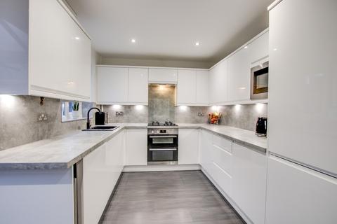 15 Bracklesham Close, Southampton, SO19 8TD
