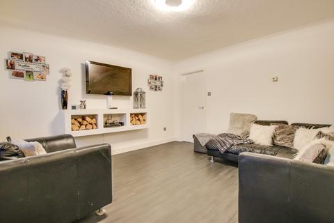 15 Bracklesham Close, Southampton, SO19 8TD