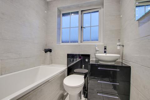 15 Bracklesham Close, Southampton, SO19 8TD