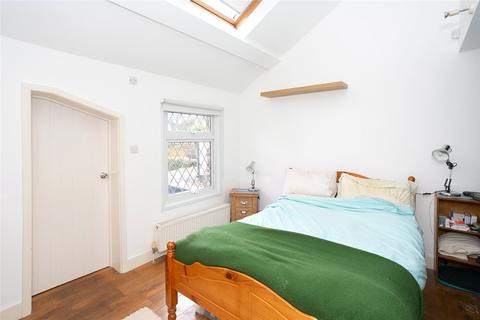 42 Park Road, Bushey, WD23 3EG
