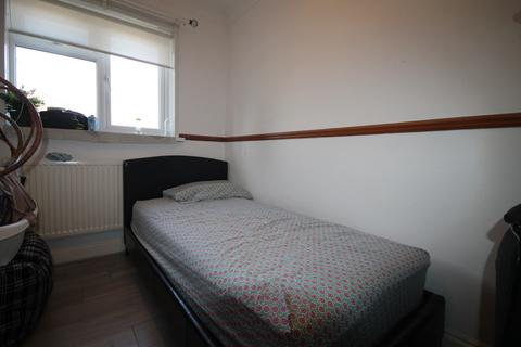 15 Clark Way, Hounslow, TW5 9EG