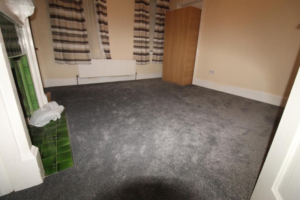 Two Bedroom First Floor Flat Inclusive All the Bi