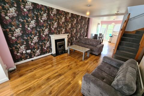 4 bedroom townhouse to rent, Drayton Street, Hulme, Manchester. M15 5LL