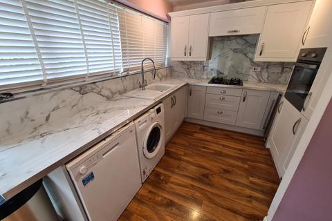 4 bedroom townhouse to rent, Drayton Street, Hulme, Manchester. M15 5LL