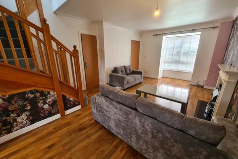 4 bedroom townhouse to rent, Drayton Street, Hulme, Manchester. M15 5LL