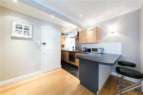 9a Chester Square Mews, London, SW1W 9DS