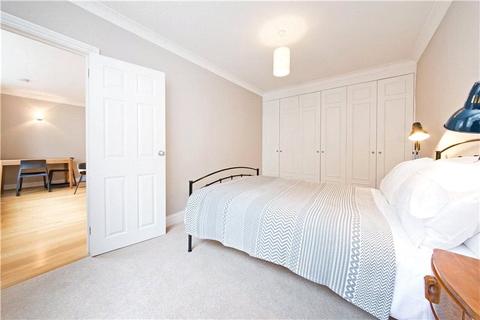 9a Chester Square Mews, London, SW1W 9DS