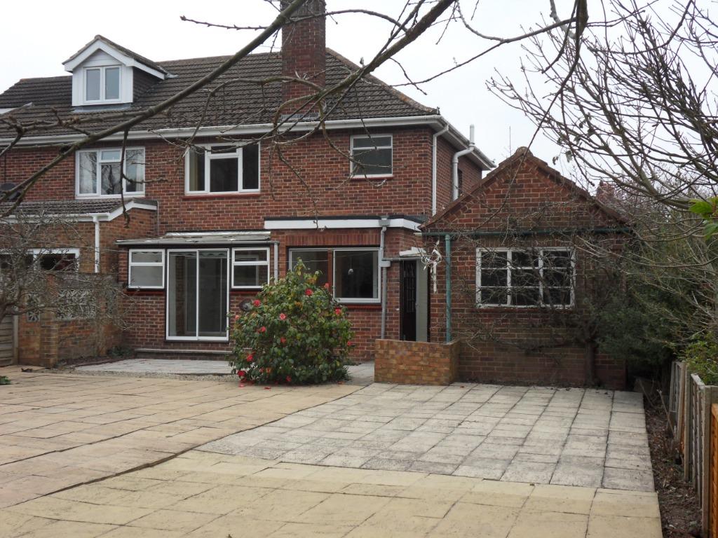 Merrivale Crescent, RossonWye, HR9 3 bed semidetached house £895