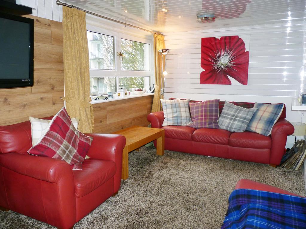 Maxwell Drive, East Kilbride G74 2 bed flat £99,995