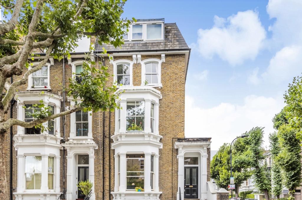 Hammersmith Grove London W6 1 bed flat £1,500 pcm (£346 pw)