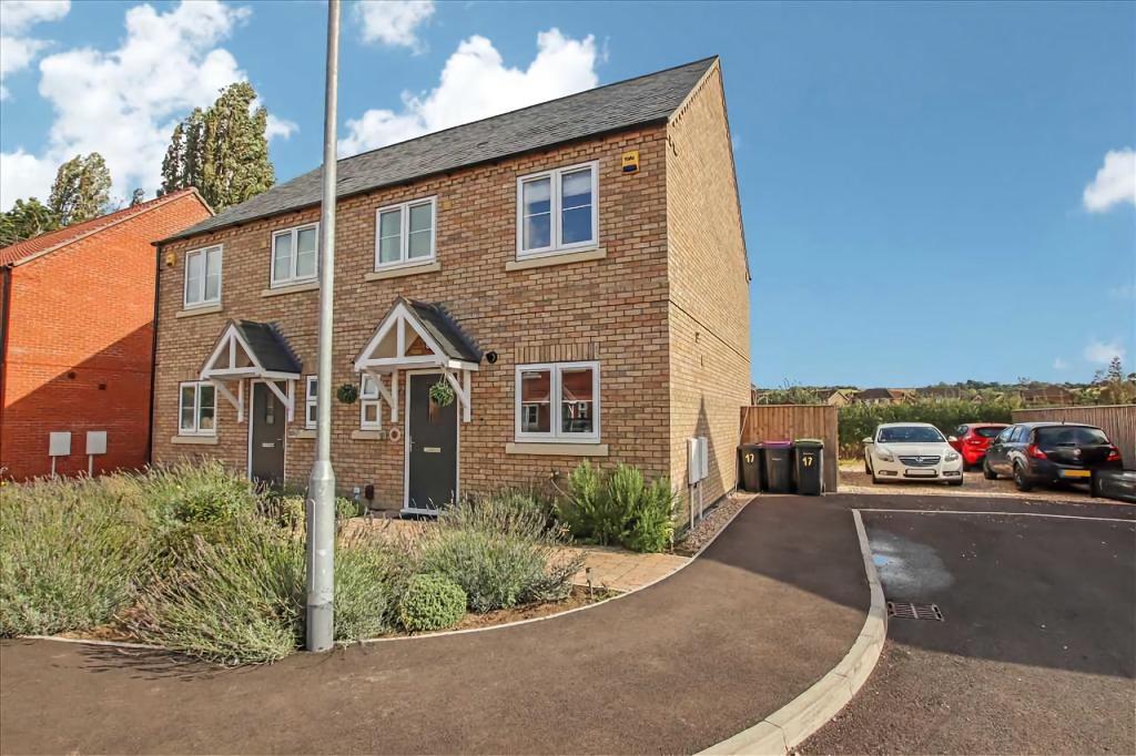 Meadowfield Close, Waddington, LN5 3 bed semidetached house £950 pcm