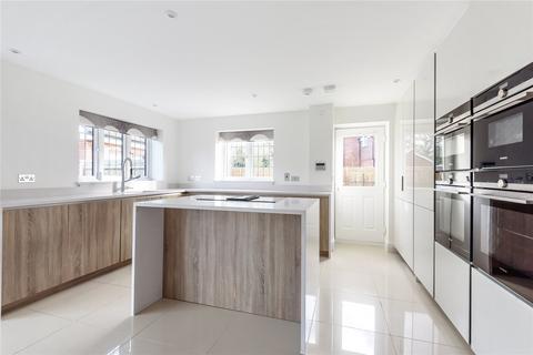 5 bedroom detached house to rent, Bagshot Road, Chobham, Woking, Surrey, GU24