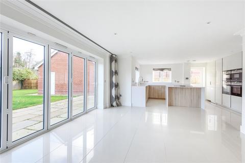 5 bedroom detached house to rent, Bagshot Road, Chobham, Woking, Surrey, GU24