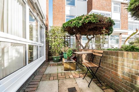 20 Sweyn Place, London, SE3 0EZ