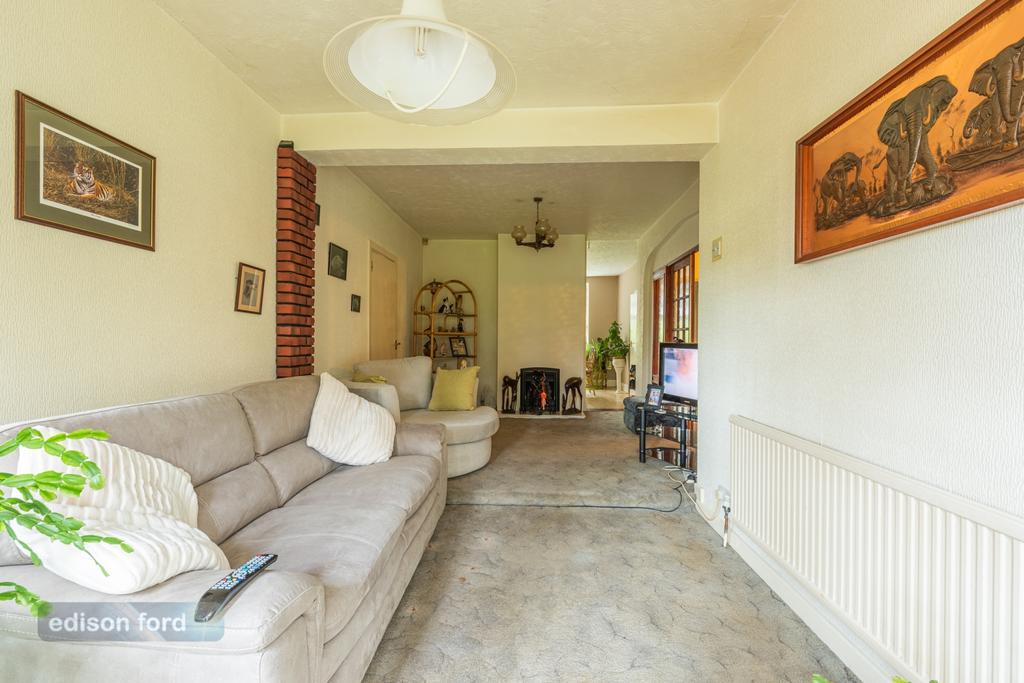 Hortham Lane, Almondsbury, Bristol... 3 bed semidetached bungalow £