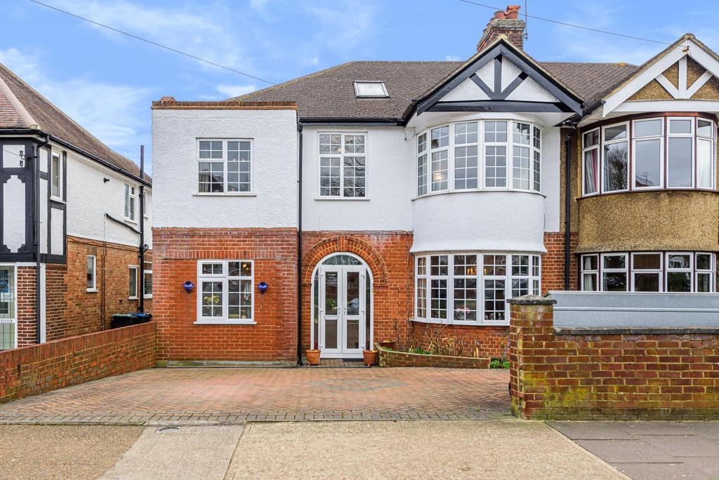 Raeburn Avenue, Surbiton, KT5 5 bed semidetached house £975,000